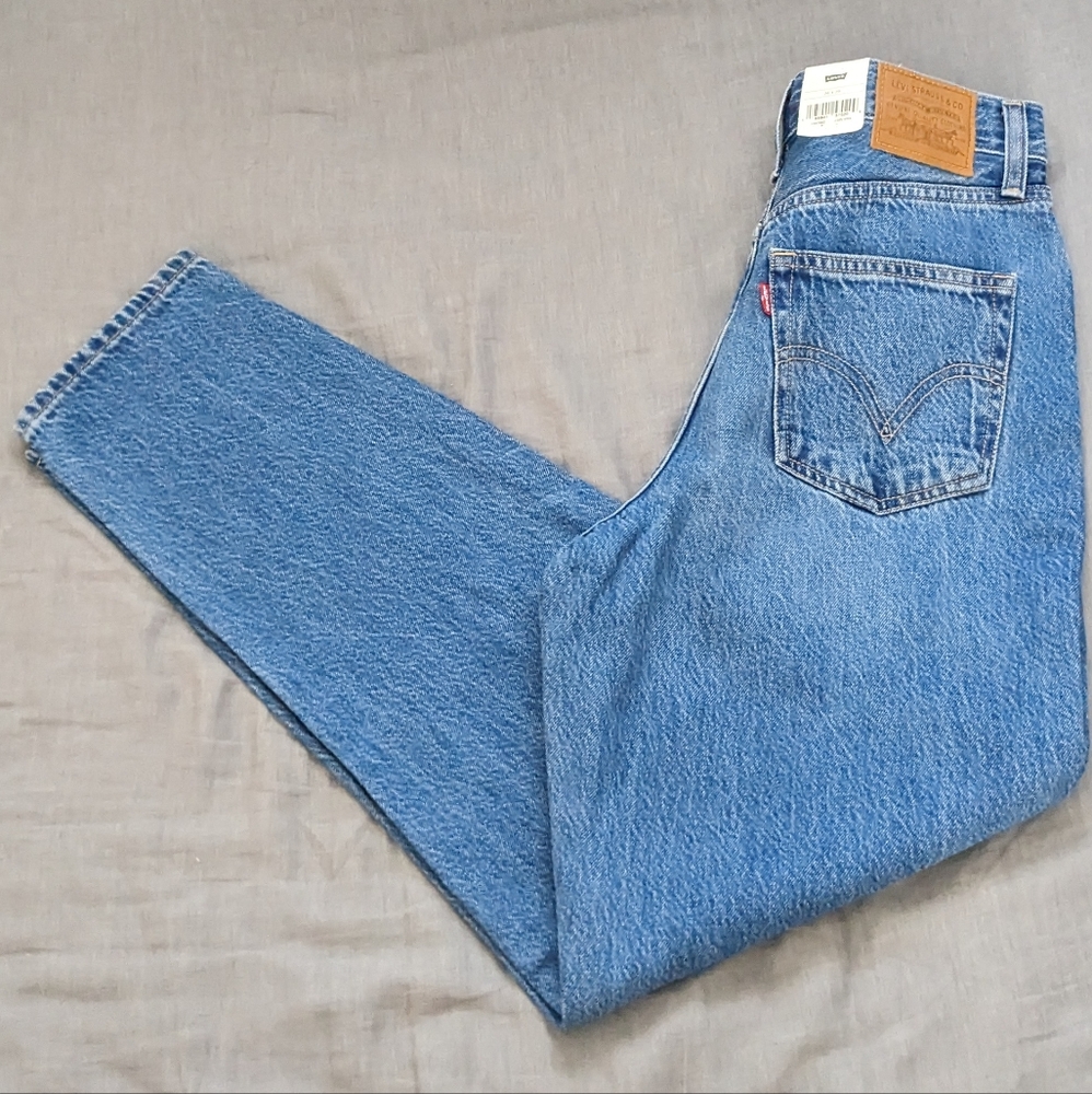 Levi's High Loose Taper Jeans - Picture 2 of 10